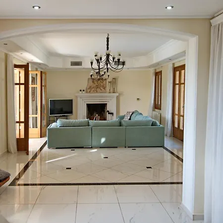 Villa 5-bedroom Aphrodite Hills Family V233 *