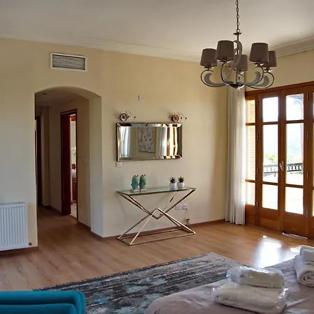 Villa 5-bedroom Aphrodite Hills Family V233